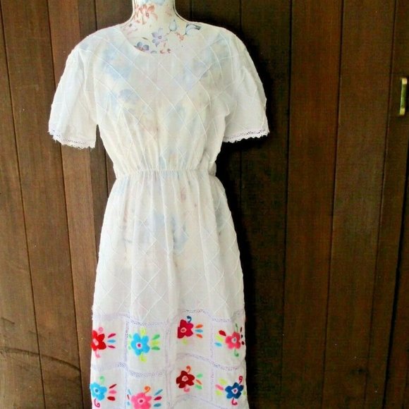 Vintage Dresses & Skirts - Vtg Mexican Dress L Embroidered Flowers Maxi
